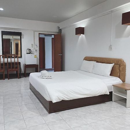 โรงแรมวินบางนา Win Bangna Hotel Bangkok Zewnętrze zdjęcie